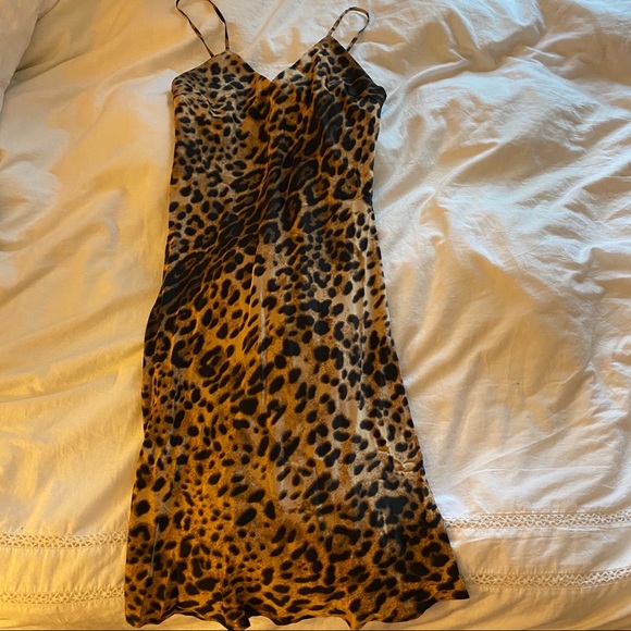 Dresses & Skirts - forever 21 cheetah flowy dress